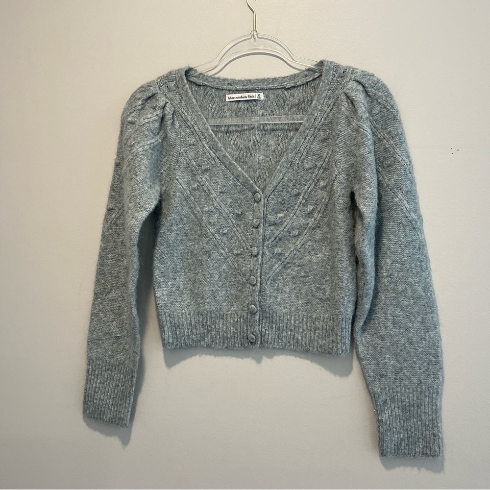 Abercrombie Cropped Bobble Gray V-Neck Button-Up Sweater Size XS